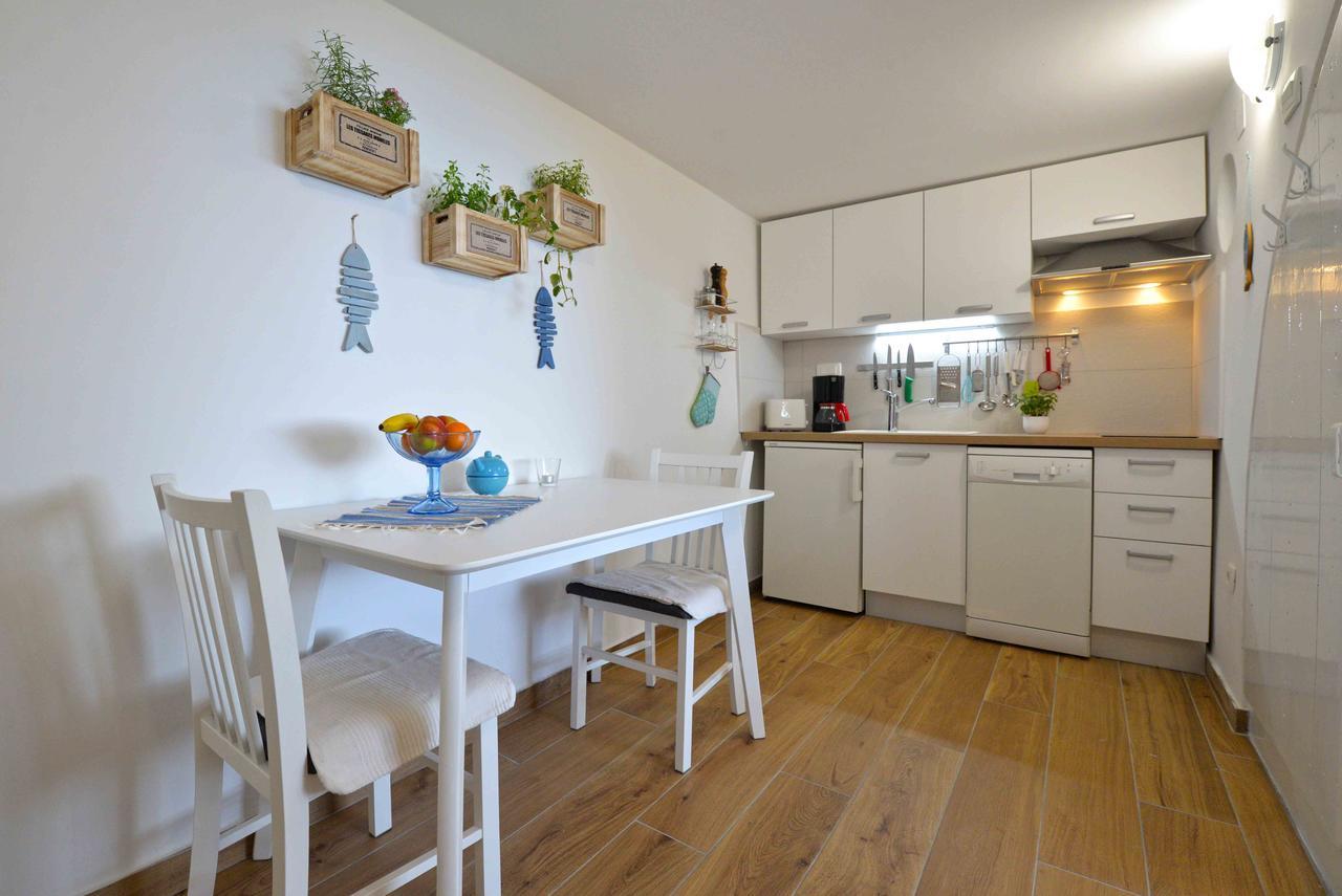 Sea Side Apartment Murter Ngoại thất bức ảnh
